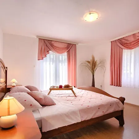 Adrijano Apartment *