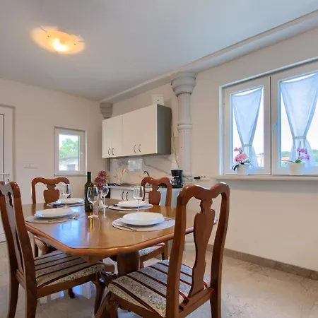 Adrijano Apartment *